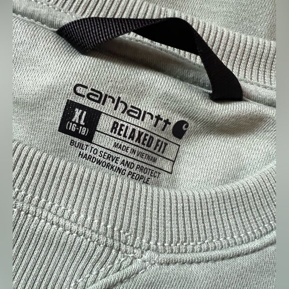 Carhartt Women’s NWOT relaxed fit crew neck sweatshirt - Picture 2 of 5